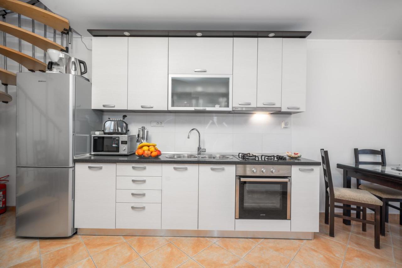 Adria Sun Apartments Водице Экстерьер фото