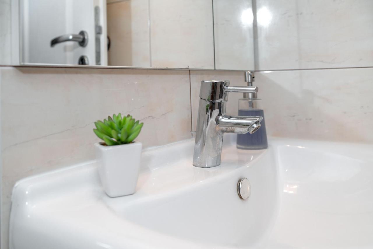 Adria Sun Apartments Водице Экстерьер фото
